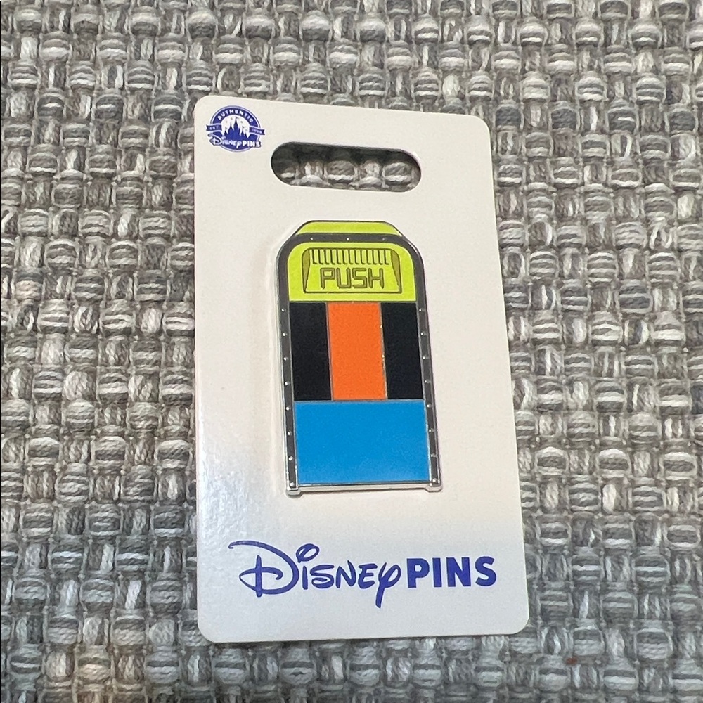 Disney Goofy trash can pin